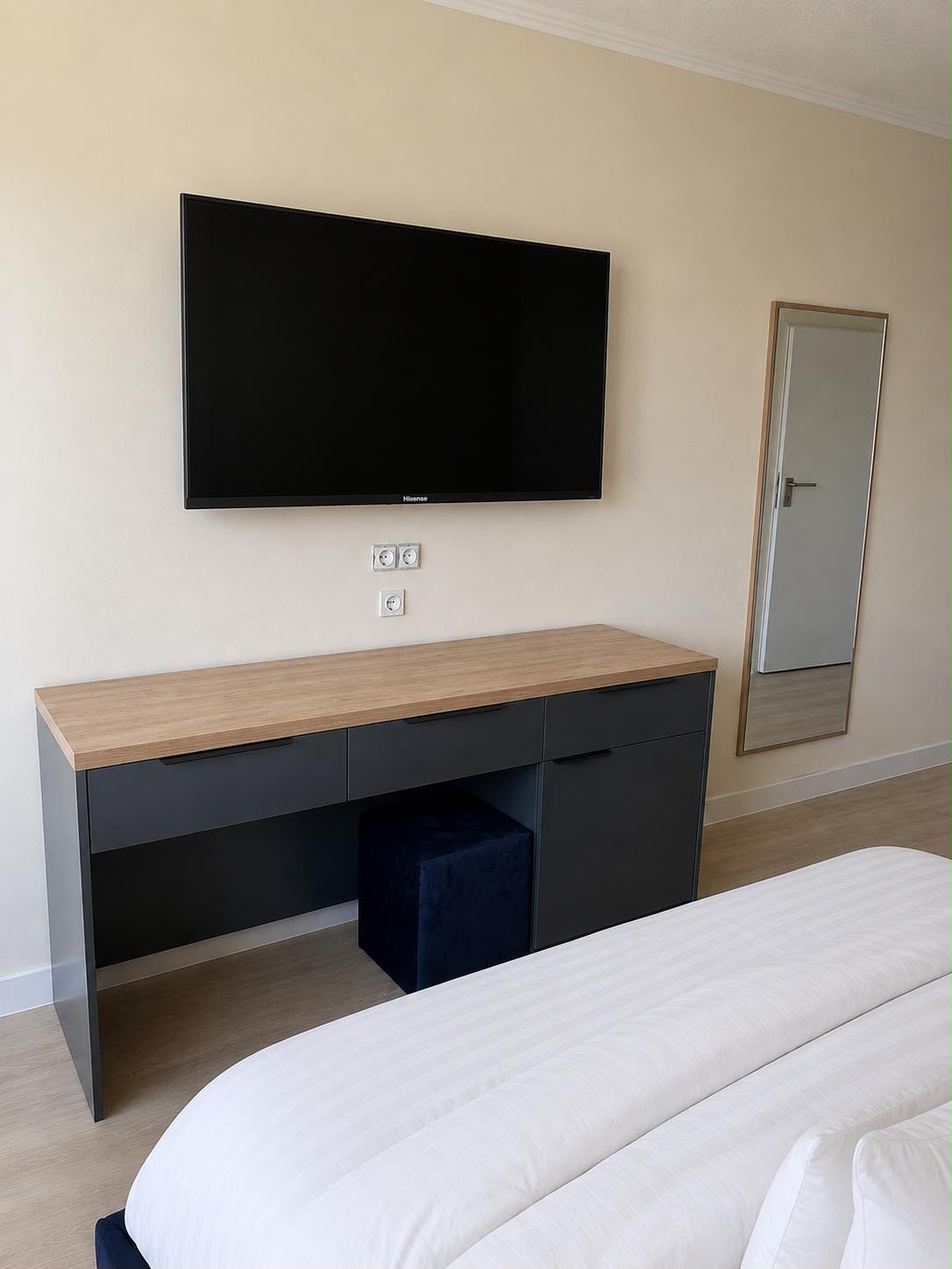 Illustration für ein Deluxe Doppelzimmer im Erdgeschoss mit Balkon